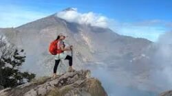 Jalur Pendakian Paling Menantang Dengan Pemandangan Alam Luar Biasa Di Pegunungan Rinjani